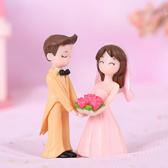 2Pcs Romantic Couple Ornament Realistic Fashionably Dressed DIY Mini Cake Decoration Lovers Figure for Desktop