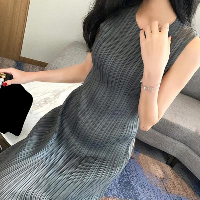Women Vest Dress Pleated Loose Round Neck Solid Color Straight OL Commuting Dress Sleeveless Calf Length Midi Dress 