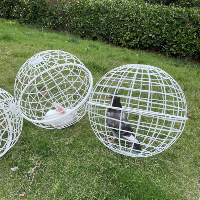 Ball Shaped Movable Chicken House Rollable Poultry Enclosure Round Hutch Plastic Chicken Coop Safety Cage to Prevent Dog Bites for Chicks Rabbits Birds