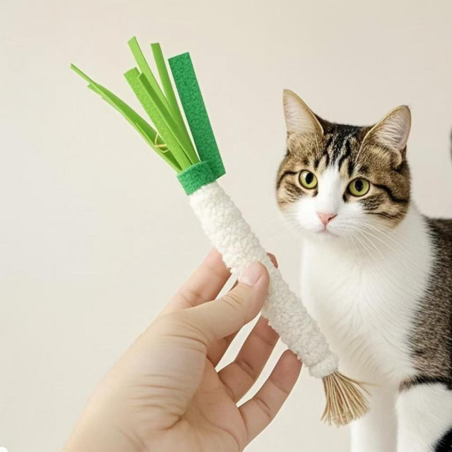 Scallion-Shaped Cat Chew Toy Soft Felt Scallion Cat Teething Toy Interactive Pet Training Supplies for Indoor Kittens And Cats
