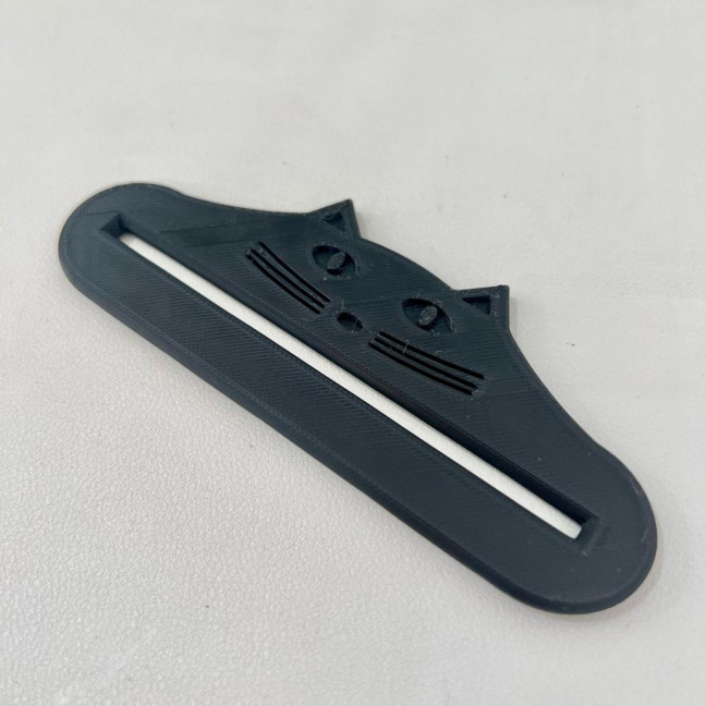 Plastic Bag Pouch Squeezer Multi-functional Cat Shaped Squeezing Tool for Lotions Sauce Pack Liquid Pet Food