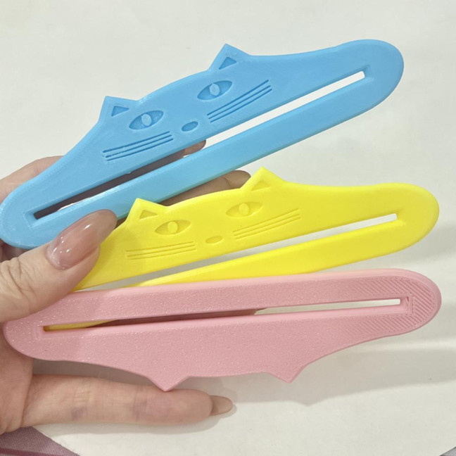 Plastic Bag Pouch Squeezer Multi-functional Cat Shaped Squeezing Tool for Lotions Sauce Pack Liquid Pet Food
