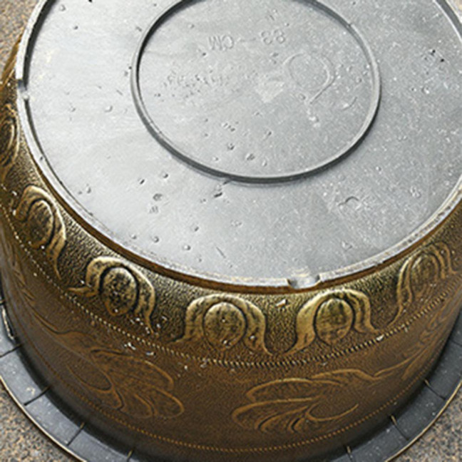 Large Flower Pot Thickened Plant Pot with Drainage Hole Retro Resin Lotus Planter for Indoor Outdoor Plants Home Gardening