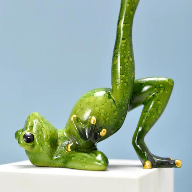 Yoga Frog Figurine Resin Couple Frog Ornament Collectible Desktop Frog Statue for Frog Lovers Gift Home Office Decoration