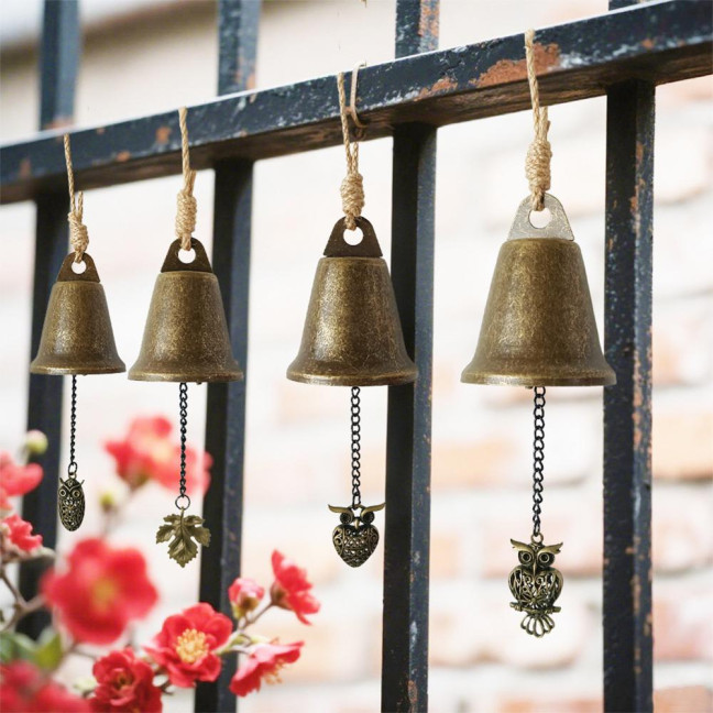 Vintage Hanging Bell Rustic Metal Wind Chime Retro Hanging Wind Bell with Owl or Leaf Pendant for Home Entrance Farmhouse Garden Decoration