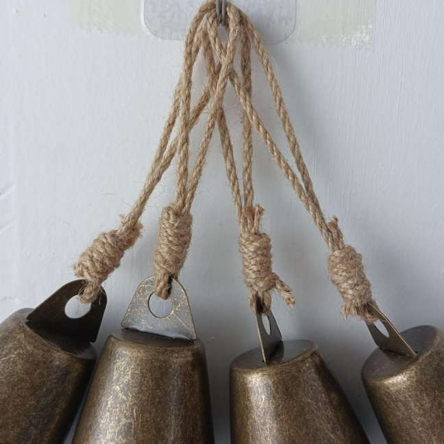 Vintage Hanging Bell Rustic Metal Wind Chime Retro Hanging Wind Bell with Owl or Leaf Pendant for Home Entrance Farmhouse Garden Decoration