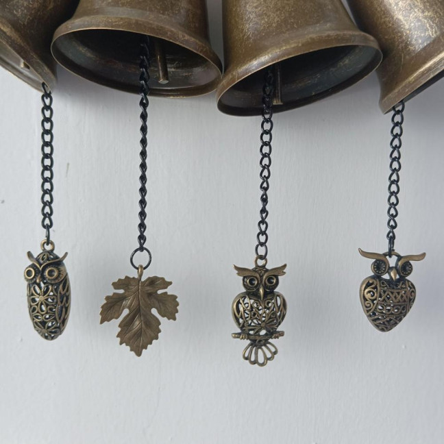 Vintage Hanging Bell Rustic Metal Wind Chime Retro Hanging Wind Bell with Owl or Leaf Pendant for Home Entrance Farmhouse Garden Decoration