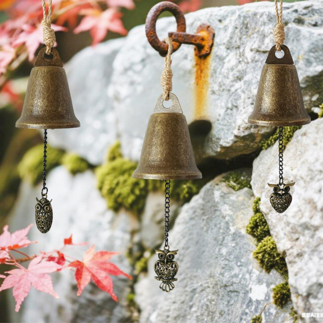 Vintage Hanging Bell Rustic Metal Wind Chime Retro Hanging Wind Bell with Owl or Leaf Pendant for Home Entrance Farmhouse Garden Decoration