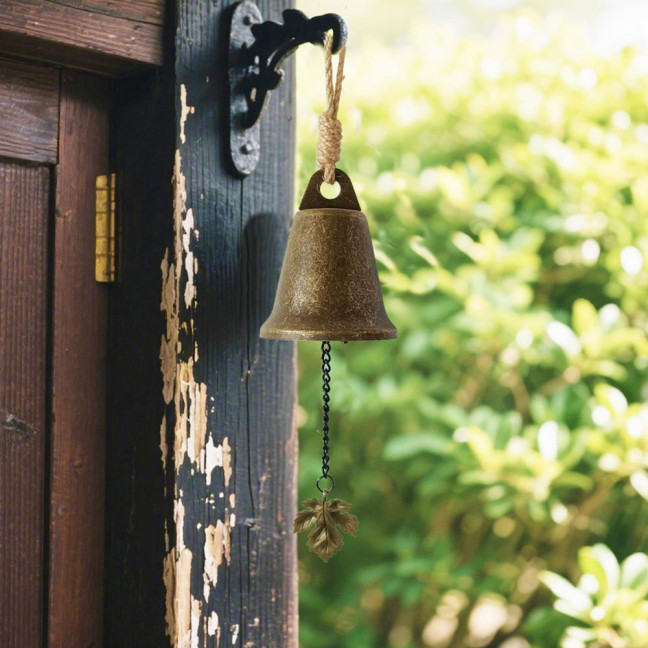 Vintage Hanging Bell Rustic Metal Wind Chime Retro Hanging Wind Bell with Owl or Leaf Pendant for Home Entrance Farmhouse Garden Decoration