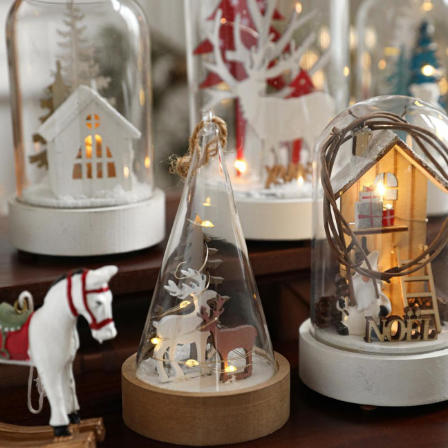 Christmas Figures in Glass Dome Tabletop Decoration LED Light Up Christmas Cloche Ornaments for Indoor Home Tabletop Decor Christmas Figures in Glass Dome Tabletop Decoration LED Light Up Christmas Cloche Ornaments for Indoor Home Tabletop Decor