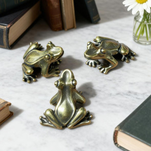 Mini Brass Frog Figurine 1 Inch Tiny Lucky Pocket Talisman Small Copper Frog Animal Statue for Garden Yard Balcony Zen Meditation Shelf Decor