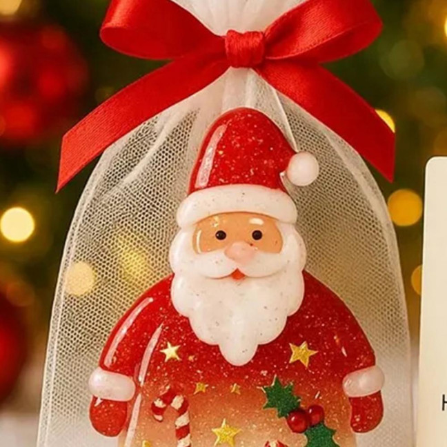 Little Pocket Christmas Hug Small Resin Santa Claus Ornaments with Encouragement Card Emotional Support Keepsake for Friends Family Christma Party Favors