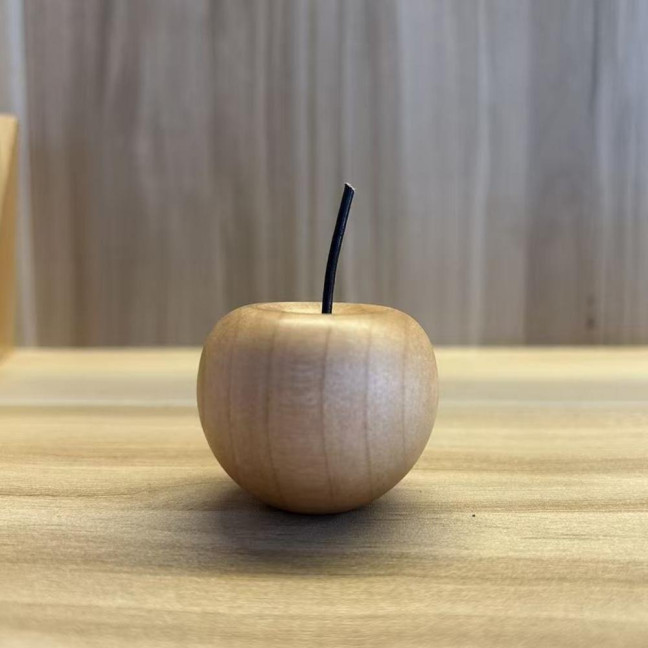 Wooden Aromatherapy Diffuser Wood Christmas Fruit Shape Ornament Decorative Essential Oil Diffuser Gift for Aromatherapy Enthusiasts 