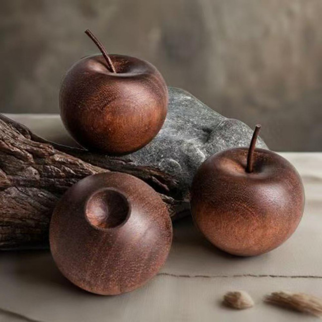 Wooden Aromatherapy Diffuser Wood Christmas Fruit Shape Ornament Decorative Essential Oil Diffuser Gift for Aromatherapy Enthusiasts 
