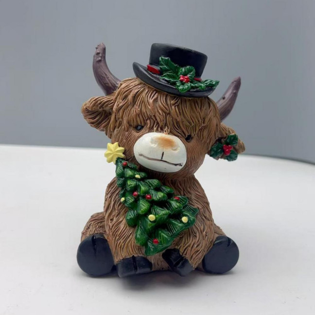 Christmas Highland Cow Figurine Resin Santa Tree Scottish Statue for Xmas Home Garden Kitchen Office Tiered Tray Table Decor Christmas Highland Cow Figurine Resin Santa Tree Scottish Statue for Xmas Home Garden Kitchen Office Tiered Tray Table Decor