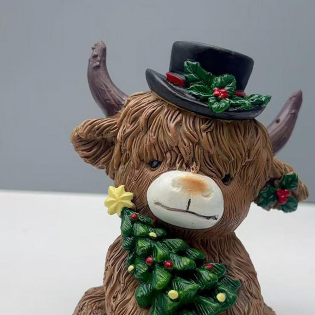 Christmas Highland Cow Figurine Resin Santa Tree Scottish Statue for Xmas Home Garden Kitchen Office Tiered Tray Table Decor Christmas Highland Cow Figurine Resin Santa Tree Scottish Statue for Xmas Home Garden Kitchen Office Tiered Tray Table Decor