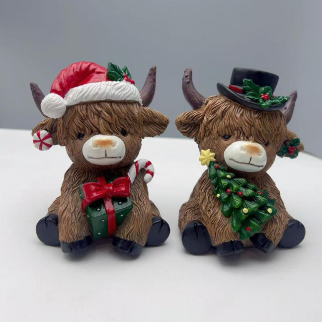 Christmas Highland Cow Figurine Resin Santa Tree Scottish Statue for Xmas Home Garden Kitchen Office Tiered Tray Table Decor Christmas Highland Cow Figurine Resin Santa Tree Scottish Statue for Xmas Home Garden Kitchen Office Tiered Tray Table Decor