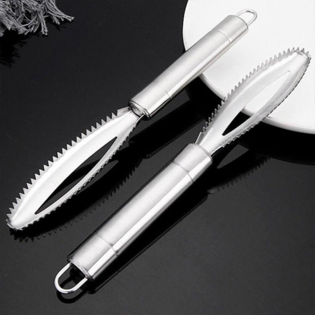 Stainless Steel Fish Scale Remover with Sharp Sawtooth Ergonomic Handle Manual Fish Scale Descaler Descaling Removal Tools Kitchen Gadgets 