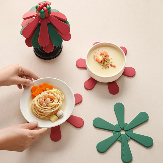 Christmas Tree Silicone Trivet Heat Resistant Pot Holder for Hot Pans Non-Slip Foldable Mat for Kitchen Dining Decor