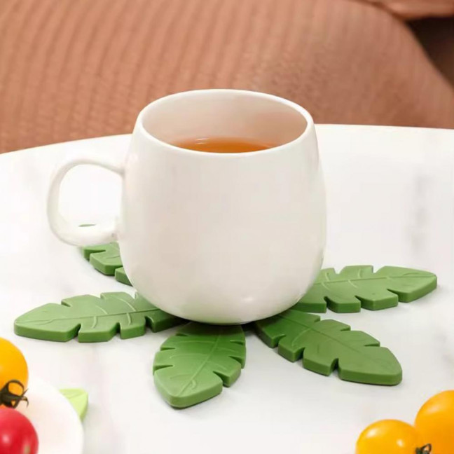 Tree Leaf Shape Placemat with Stand Waterproof Heat-Resistant Coasters Non-Slip Kitchen Mats Festive Table Art Decor