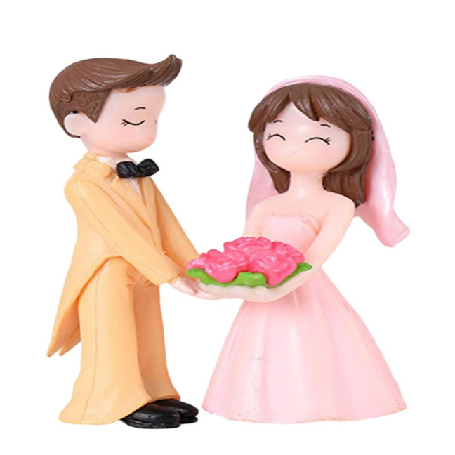 2Pcs Romantic Couple Ornament Realistic Fashionably Dressed DIY Mini Cake Decoration Lovers Figure for Desktop