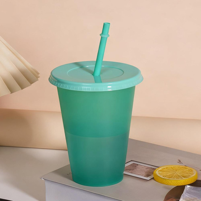 Color Changing Plastic Tumbler with Straw 24oz Reusable Cold Water Cup Leak-Proof Stackable Drinkware for Indoor Outdoor Use