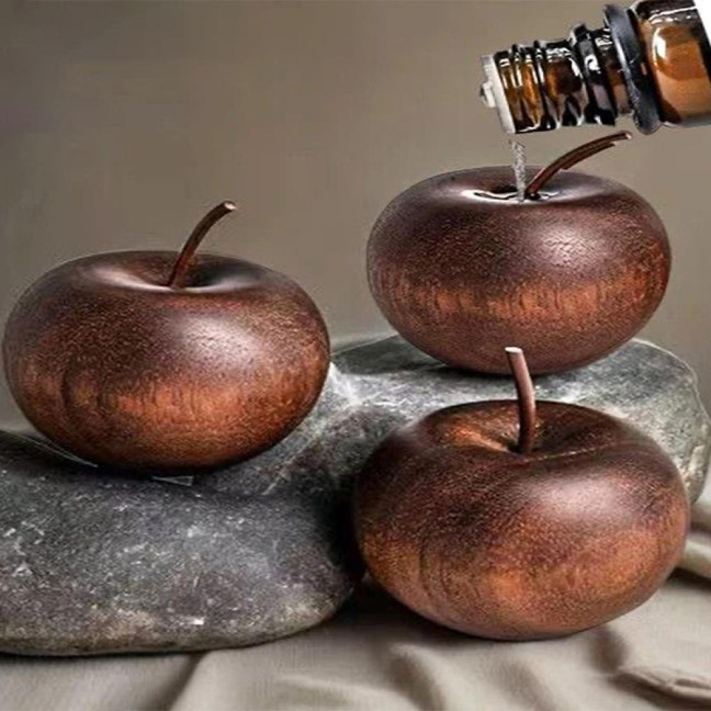 Wooden Aromatherapy Diffuser Wood Christmas Fruit Shape Ornament Decorative Essential Oil Diffuser Gift for Aromatherapy Enthusiasts 