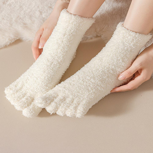 1 Pair Coral Fleece Toe Socks Winter Thick Warm Five Finger Split-Toe Floor Socks Plush Sleep Socks Non-Slip Mid-Calf Socks for Home 